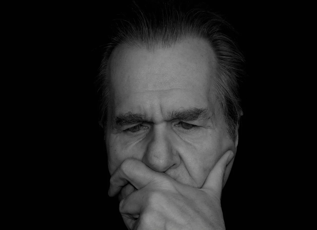 De psychologie van het net-mis: wat je brein doet als je net naast grijpt